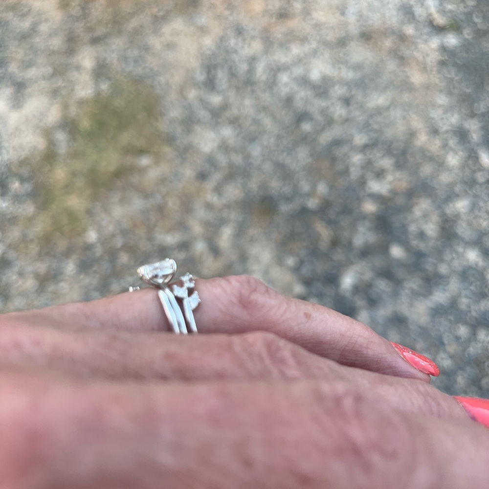 14 k white gold 1 carat oval diamond and Ring enhancer in Beautiful Moissanite! - Picture 9 of 13